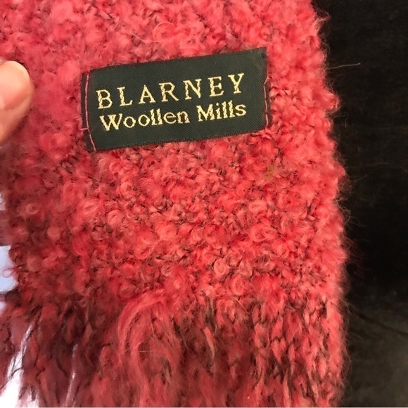 BLARNEY Woolen Mills women’s pink knitted scarf. - Picture 4 of 4
